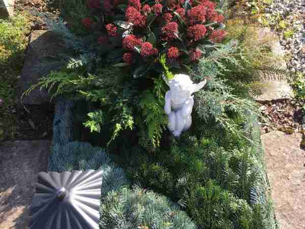 Grabunterhalt-Blumen-Jerg_4439